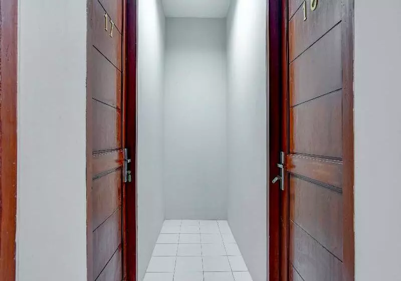 هتل Reddoorz Syariah Near Bypass Krian