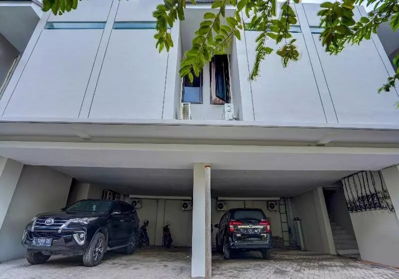 هتل Reddoorz Syariah Near Bypass Krian
