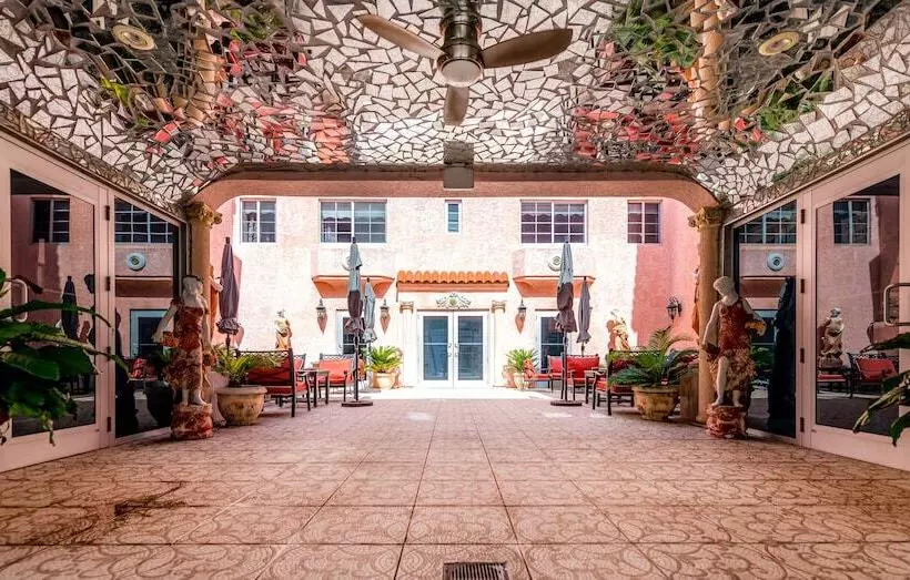 ホテル Secret Garden Miami Beach