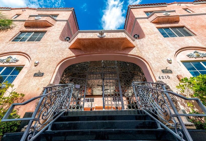 فندق Secret Garden Miami Beach