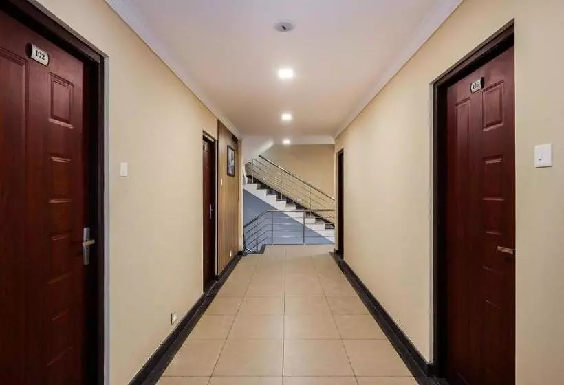 ホテル Silverkey Executive Stays 76852 The Mirage Residency