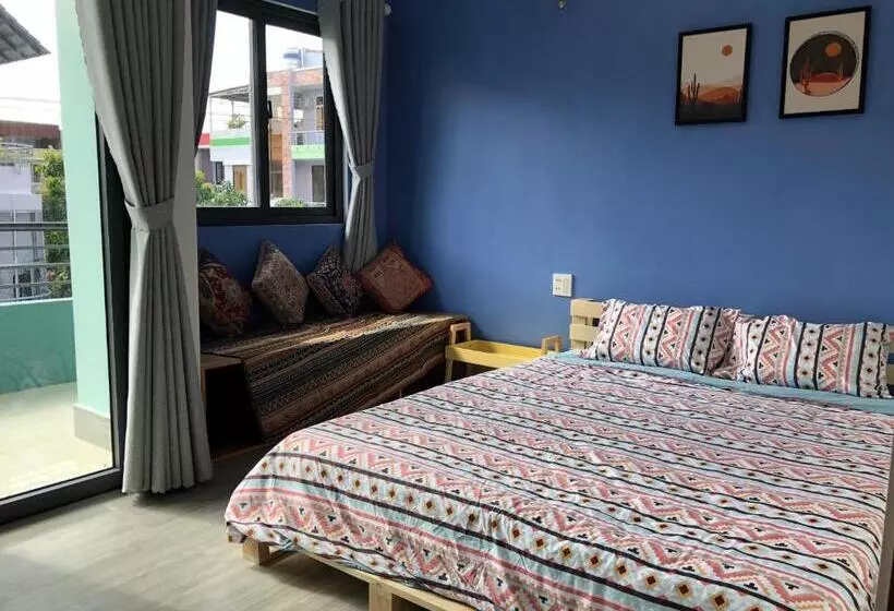 هتل Stay Hostel 2   350m From The Ferry