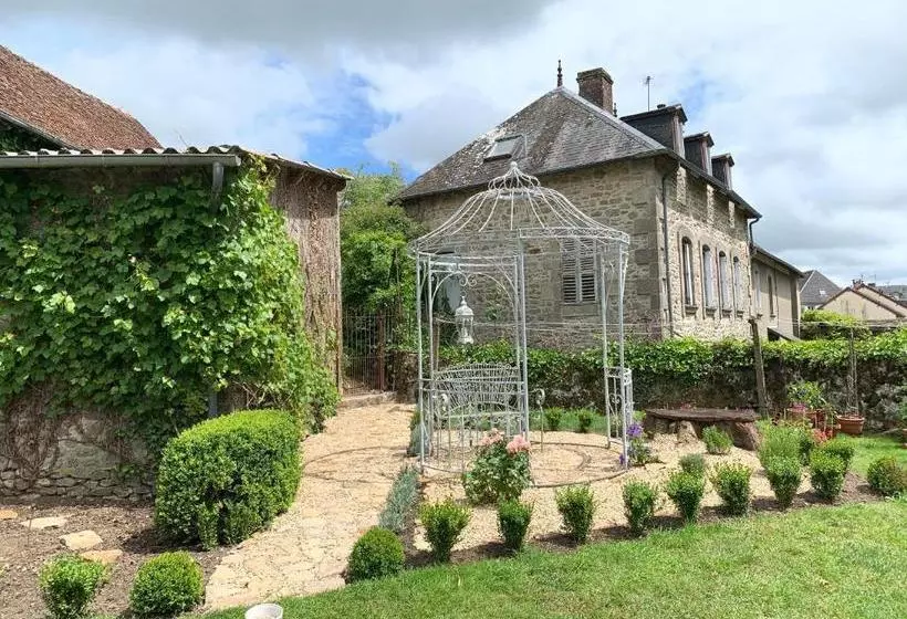 تختخواب و صبحانه Maison Numero Neuf