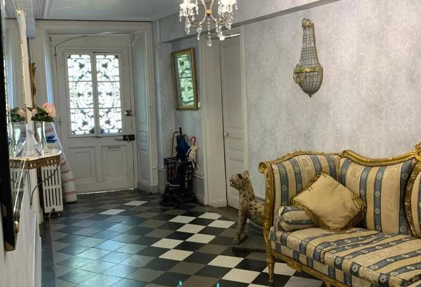تختخواب و صبحانه Maison Numero Neuf