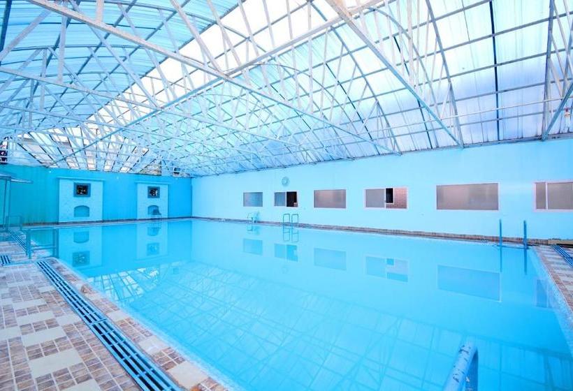 בית מלון כפרי Vaccinated Staff Capital O 38623 Pathankot Club