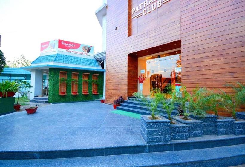 בית מלון כפרי Vaccinated Staff Capital O 38623 Pathankot Club