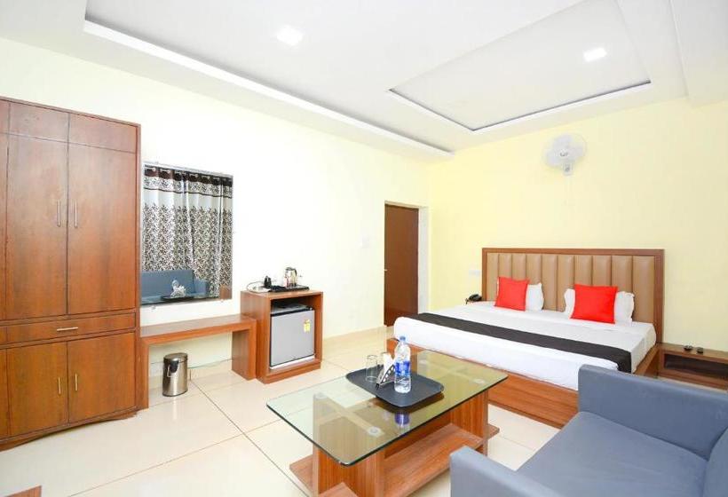 בית מלון כפרי Vaccinated Staff Capital O 38623 Pathankot Club