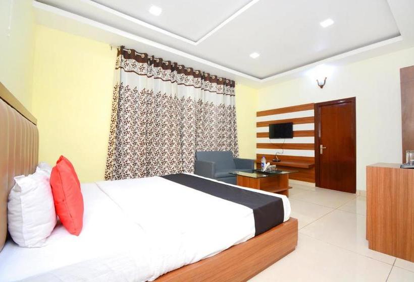 בית מלון כפרי Vaccinated Staff Capital O 38623 Pathankot Club