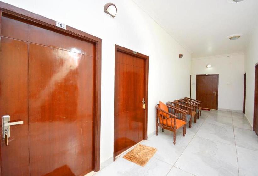 בית מלון כפרי Vaccinated Staff Capital O 38623 Pathankot Club