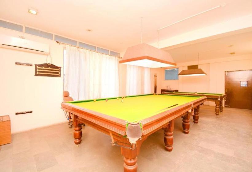 בית מלון כפרי Vaccinated Staff Capital O 38623 Pathankot Club