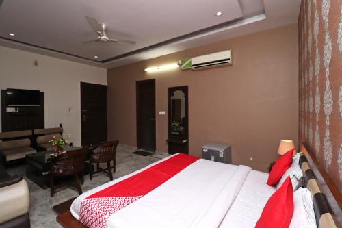 Hotel Oyo 40424  Aryavart
