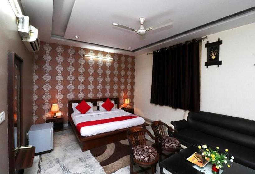 Hotel Oyo 40424  Aryavart