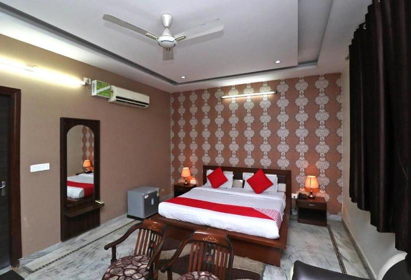 Hotel Oyo 40424  Aryavart