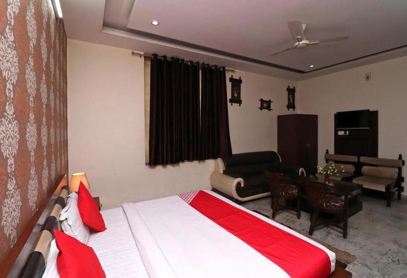 Hotel Oyo 40424  Aryavart