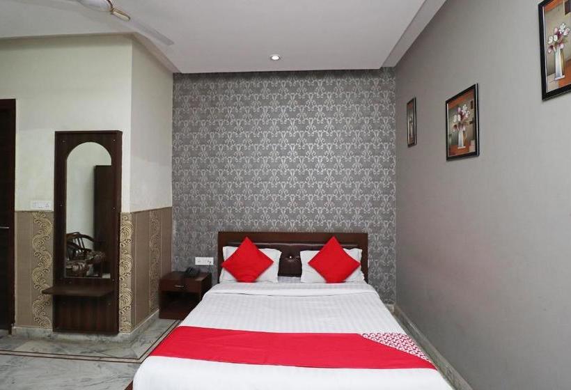 Hotel Oyo 40424  Aryavart