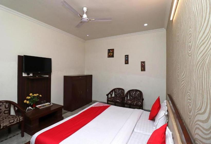 Hotel Oyo 40424  Aryavart