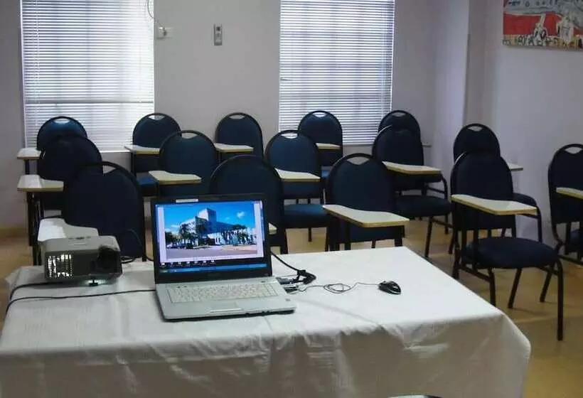 فندق Aero Park E Estacionamento