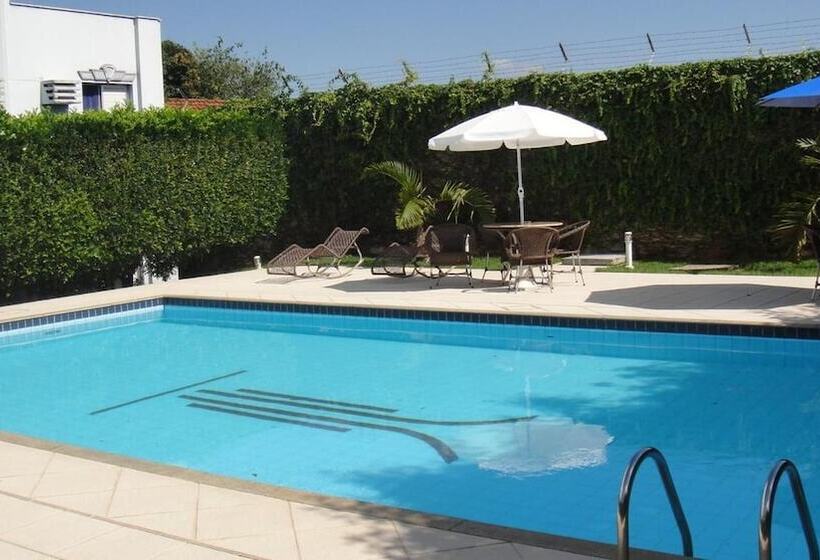 ホテル Aero Park E Estacionamento