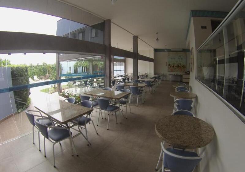 ホテル Aero Park E Estacionamento