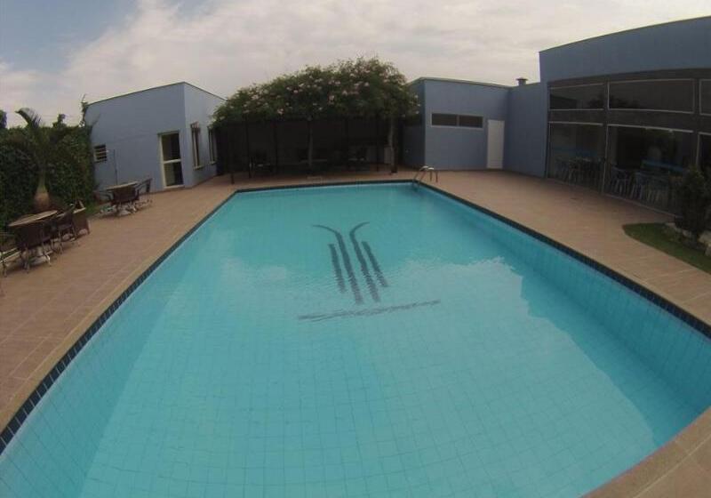 ホテル Aero Park E Estacionamento