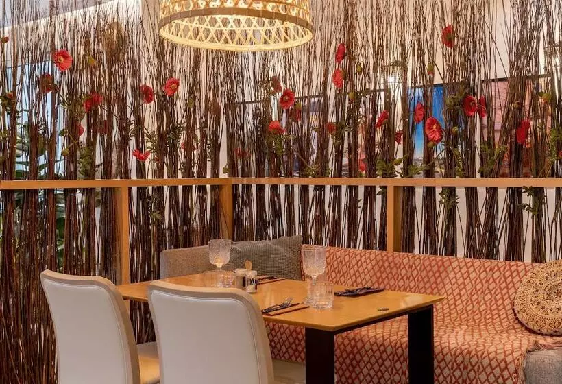 Отель Aiden By Best Western Paris Roissy Cdg