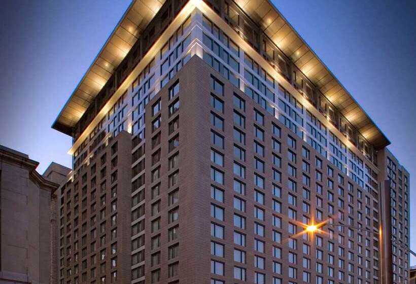 فندق Embassy Suites Montréal By Hilton