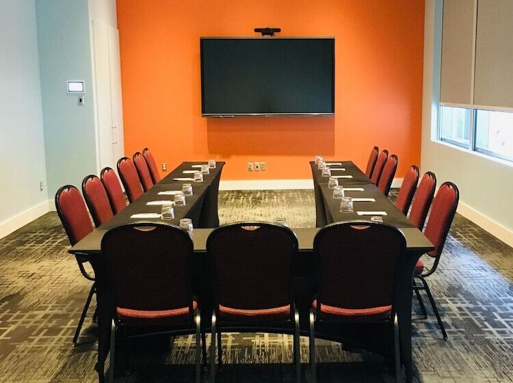 فندق Embassy Suites Montréal By Hilton