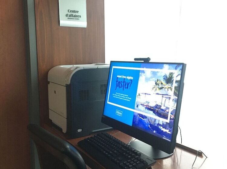 فندق Embassy Suites Montréal By Hilton