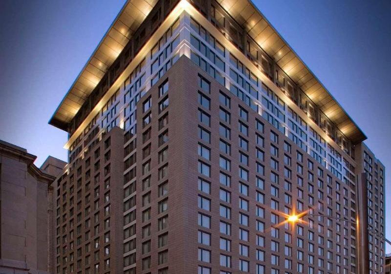 فندق Embassy Suites Montréal By Hilton