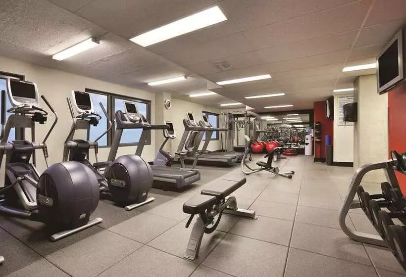 호텔 Embassy Suites Montréal By Hilton