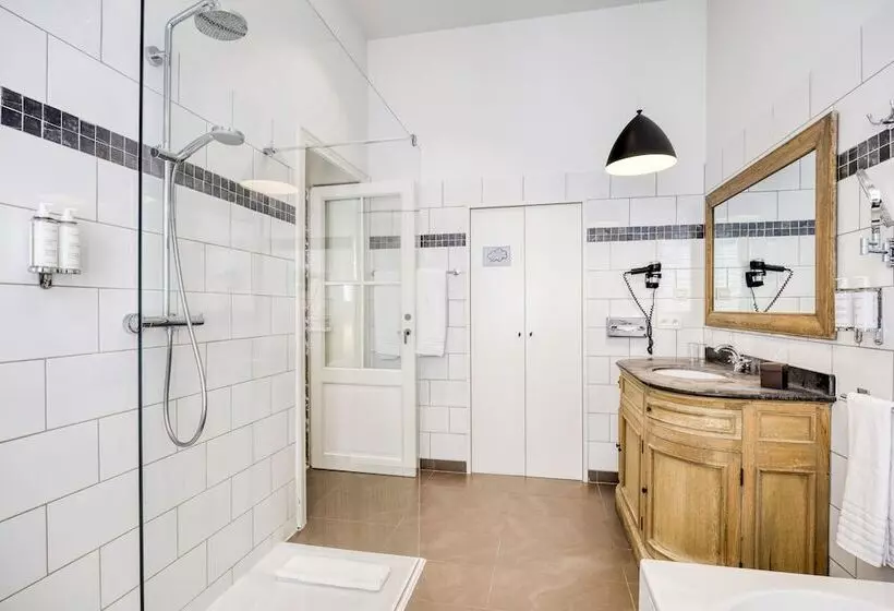 هتل Made In Louise