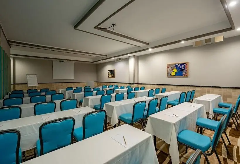 ホテル Miarosa Kemer Beach