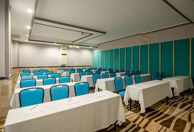 ホテル Miarosa Kemer Beach