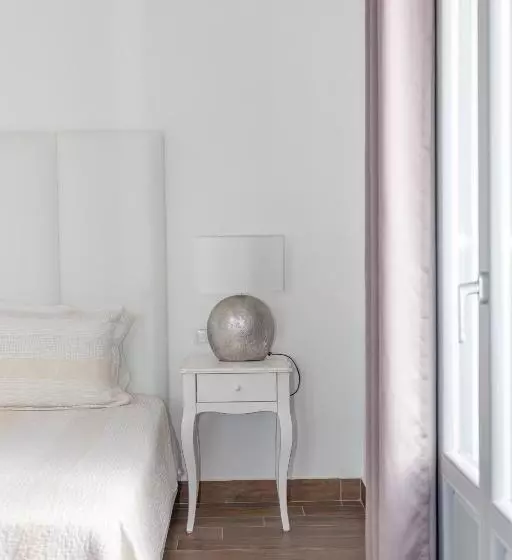 Отель Hiraeth Santorini