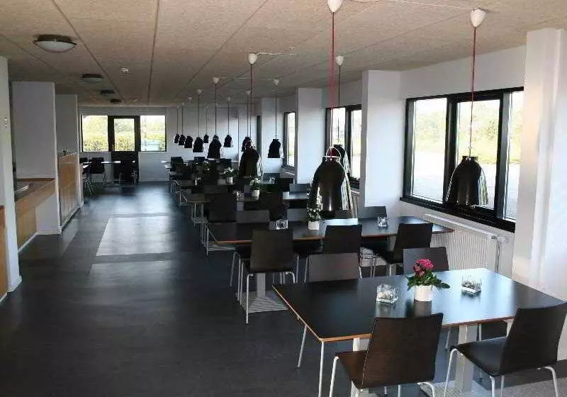 Отель Stop N Sleep