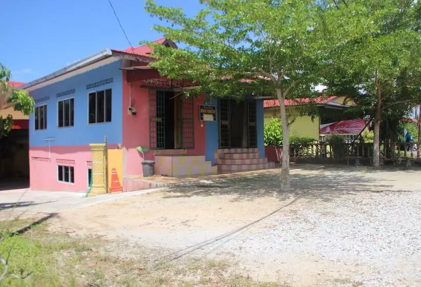 Hotelli Berkat Guestroom