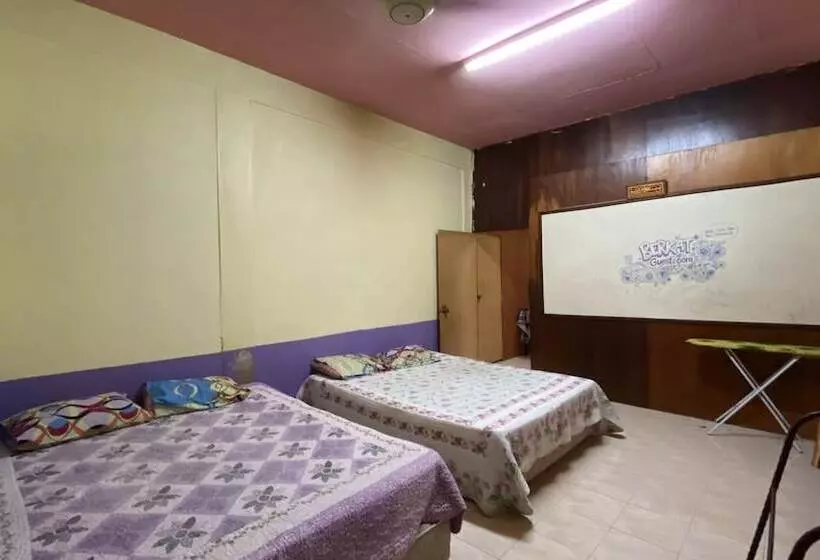 Hotelli Berkat Guestroom