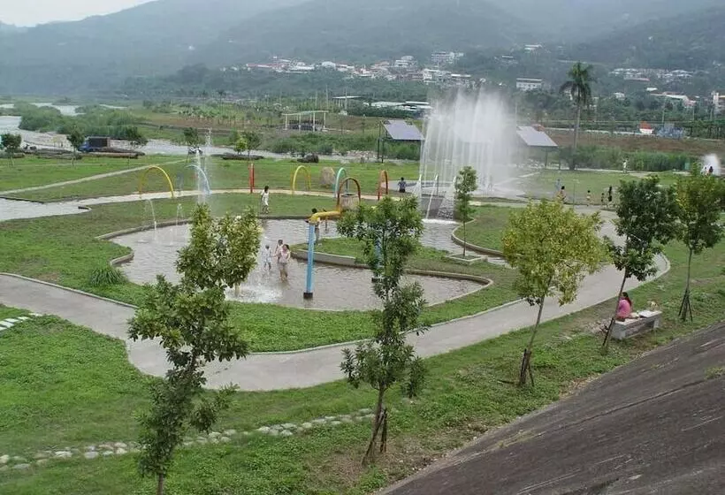 هتل Feng Lin Home Stay