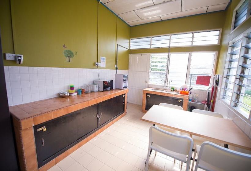 فندق Kemaman Lodge & Cafe   Hostel