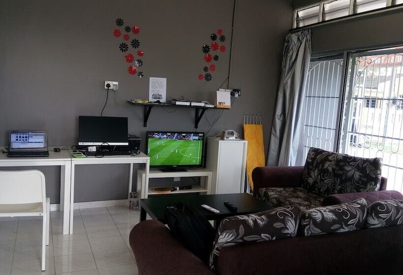 فندق Kemaman Lodge & Cafe   Hostel