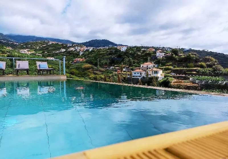 Hotelli Les Terrasses Suites