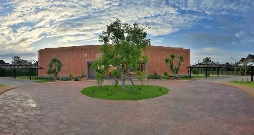 هتل Sansuntree