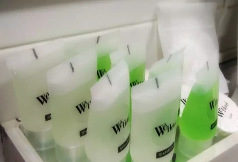 ホテル We