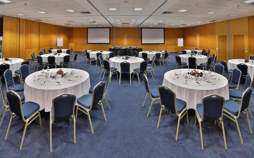 Отель L  Amphitrite Palace Resort & Spa