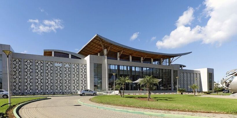 Отель L  Amphitrite Palace Resort & Spa