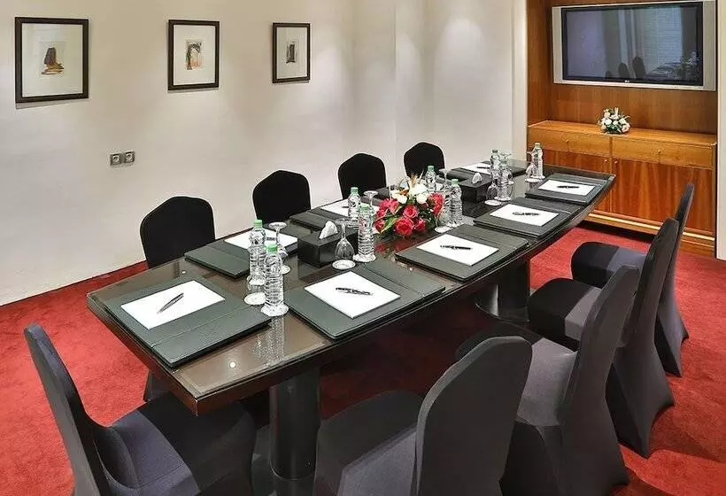 هتل L  Amphitrite Palace Resort & Spa