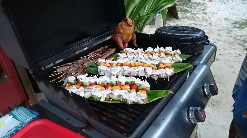 هتل Aroa Beachside Resort