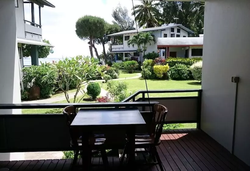 هتل Aroa Beachside Resort