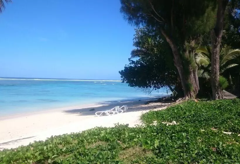 هتل Aroa Beachside Resort