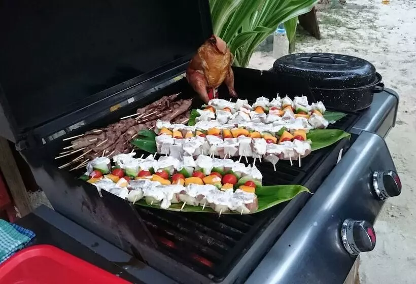 هتل Aroa Beachside Resort